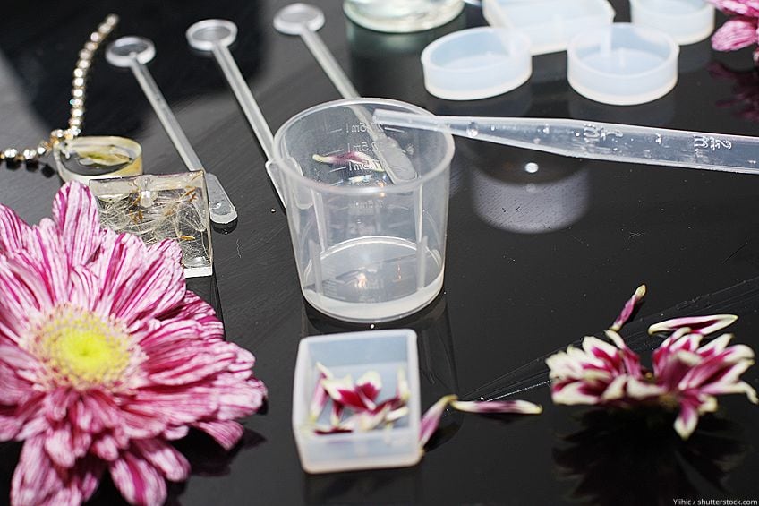 How to Preserve Flowers in Resin