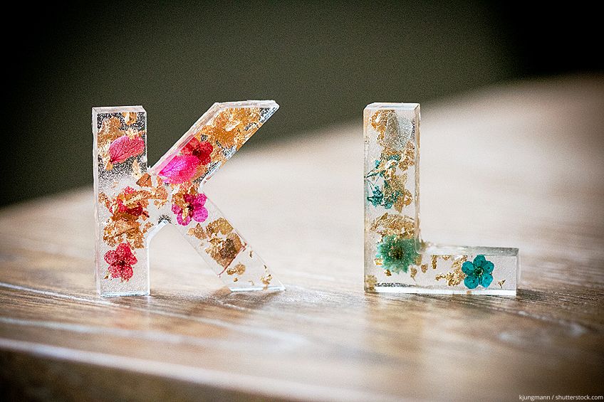 How to Preserve Fresh Flowers in Resin