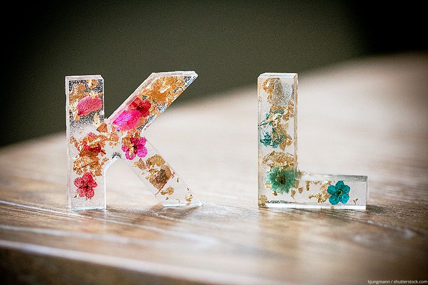 Preserving Flowers in Resin - How to Cast Fresh Flowers in Resin