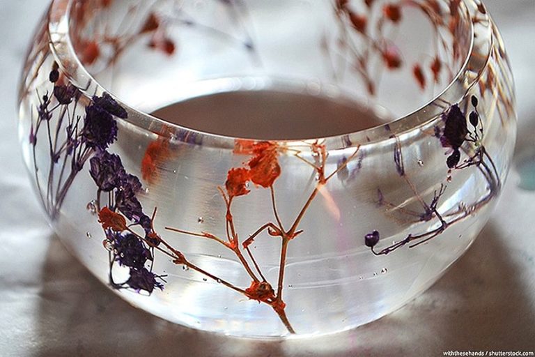 Preserving Flowers in Resin – How to Cast Fresh Flowers in Resin