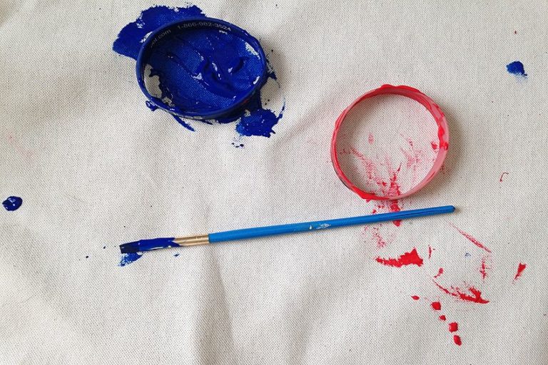 How to Get Acrylic Paint Out of Clothes