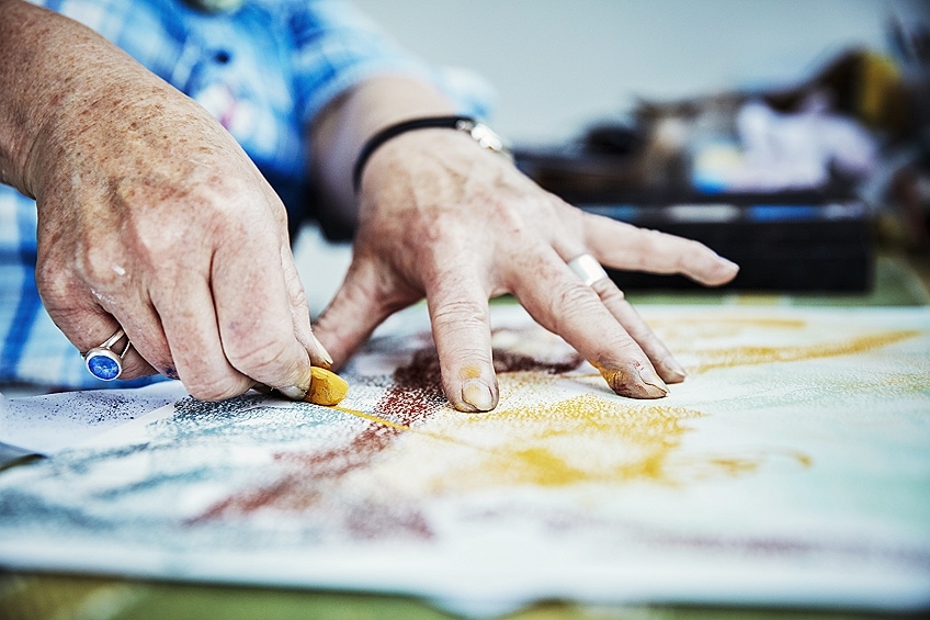 How to Use Oil Pastels on Paper