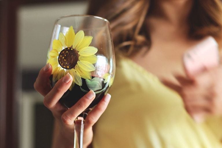 How to Paint Wine Glasses – A DIY Guide on Wine Glass Painting